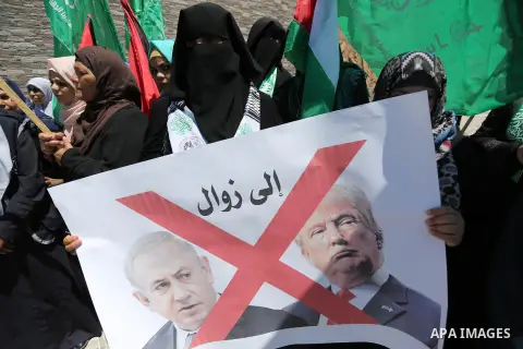 Palestinian women supporter Hamas movement take part during a protest against U.S. President Donald Trump comments linking Hamas with terrorism and support of prisoners refusing food in Israeli jails in Gaza city on May...