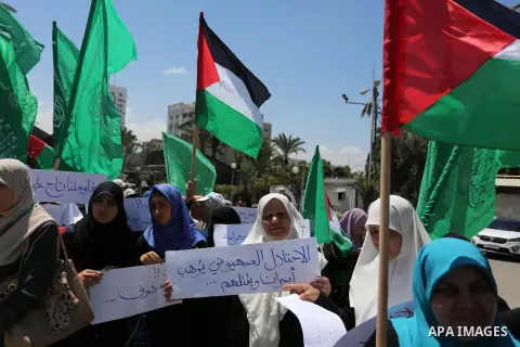 Palestinian women supporter Hamas movement take part during a protest against U.S. President Donald Trump comments linking Hamas with terrorism and support of prisoners refusing food in Israeli jails in Gaza city on May...