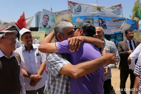 Palestinians celebrate after Palestinian prisoners in Israeli jails suspend hunger strike, in Gaza city on May 27, 2017. Hundreds of Palestinian prisoners on Saturday ended a 40-day hunger strike over conditions in Israe...