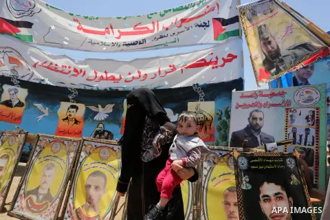 Palestinians celebrate after Palestinian prisoners in Israeli jails suspend hunger strike, in Gaza city on May 27, 2017. Hundreds of Palestinian prisoners on Saturday ended a 40-day hunger strike over conditions in Israe...