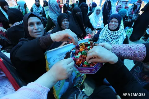 Palestinians celebrate after Palestinian prisoners in Israeli jails suspend hunger strike, in Gaza city on May 27, 2017. Hundreds of Palestinian prisoners on Saturday ended a 40-day hunger strike over conditions in Israe...