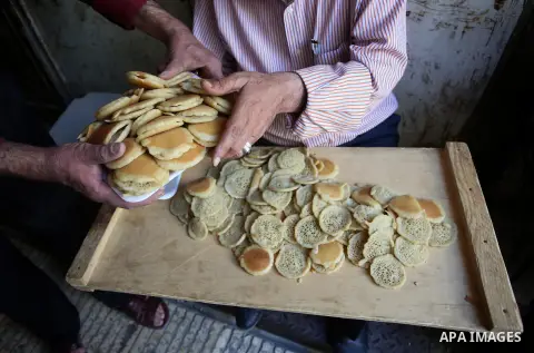 A Palestinian vendor sells traditional pancakes known as ''Qatayef'' on the Muslim holy fasting month of Ramadan at his shop in the Old City of the West Bank town of Nablus on May 28, 2017. Ramadan is sacred to Muslims b...