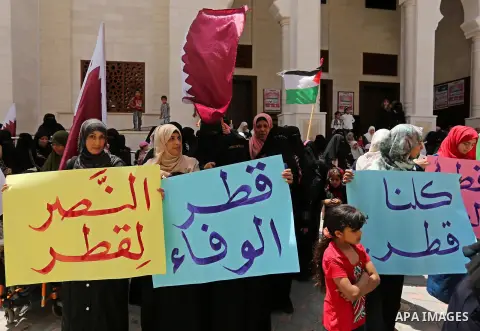 Palestinian women take part in a rally in support of Qatar, inside Qatari-funded construction project 'Hamad City', in Khan Younis in the southern Gaza Strip, June 14, 2017. Photo by Ashraf Amra