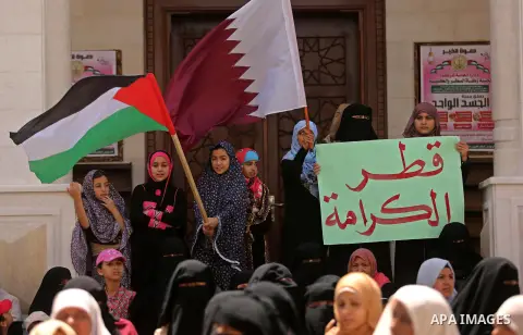 Palestinian women take part in a rally in support of Qatar, inside Qatari-funded construction project 'Hamad City', in Khan Younis in the southern Gaza Strip, June 14, 2017. Photo by Ashraf Amra