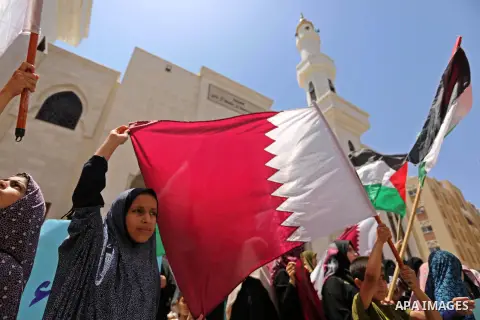 Palestinian women take part in a rally in support of Qatar, inside Qatari-funded construction project 'Hamad City', in Khan Younis in the southern Gaza Strip, June 14, 2017. Photo by Ashraf Amra