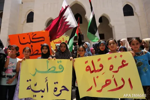 Palestinian women take part in a rally in support of Qatar, inside Qatari-funded construction project 'Hamad City', in Khan Younis in the southern Gaza Strip, June 14, 2017. Photo by Ashraf Amra