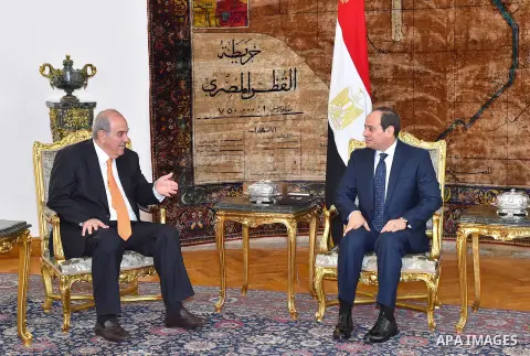 Egyptian President Abdel Fattah al-Sisi meets with Iraq's Vice President Iyad Allawi, in Cairo, Egypt, on June 14, 2017. Photo by Egyptian President Office