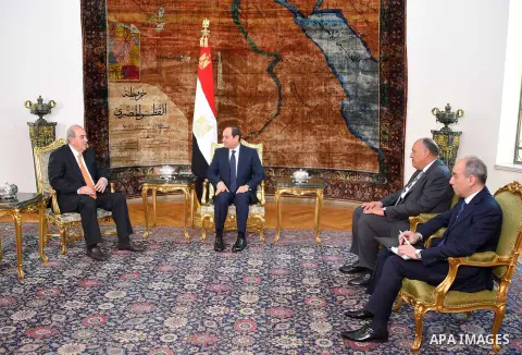 Egyptian President Abdel Fattah al-Sisi meets with Iraq's Vice President Iyad Allawi, in Cairo, Egypt, on June 14, 2017. Photo by Egyptian President Office