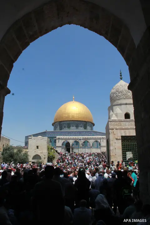 Palestinian Muslim worshippers attend the third Friday prayers of the Muslim holy month of Ramadan at Jerusalem's al-Aqsa mosque compound on June 16, 2017. Photo by Mahfouz Abu Turk