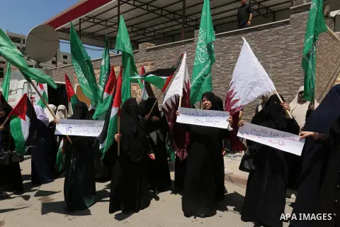 Palestinian women take part in a rally in support of Qatar and against the blockade on the Gaza Strip, in front of the Legislative Council in Gaza city on June 18, 2017. Photo by Ashraf Amra