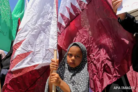 Palestinian women take part in a rally in support of Qatar and against the blockade on the Gaza Strip, in front of the Legislative Council in Gaza city on June 18, 2017. Photo by Ashraf Amra