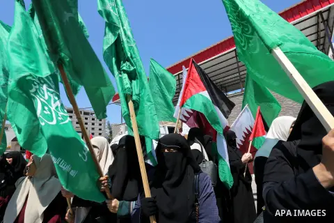 Palestinian women take part in a rally in support of Qatar and against the blockade on the Gaza Strip, in front of the Legislative Council in Gaza city on June 18, 2017. Photo by Ashraf Amra