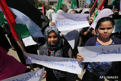 Palestinian women take part in a rally in support of Qatar and against the blockade on the Gaza Strip, in front of the Legislative Council in Gaza city on June 18, 2017. Photo by Ashraf Amra