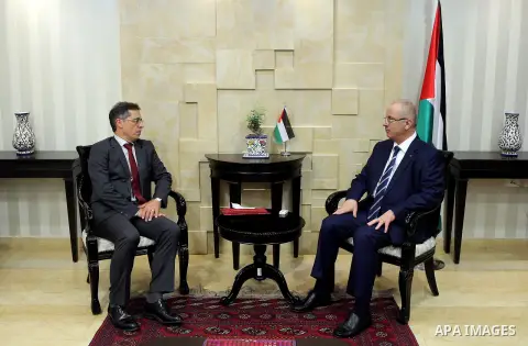 Palestinian Prime Minister Rami Hamdallah meets with Swiss representative to Palestine Paul Garnier, at his office in the West Bank city of Ramallah on June 21, 2017. Photo by Prime Minister Office