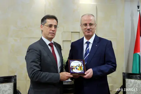 Palestinian Prime Minister Rami Hamdallah meets with Swiss representative to Palestine Paul Garnier, at his office in the West Bank city of Ramallah on June 21, 2017. Photo by Prime Minister Office