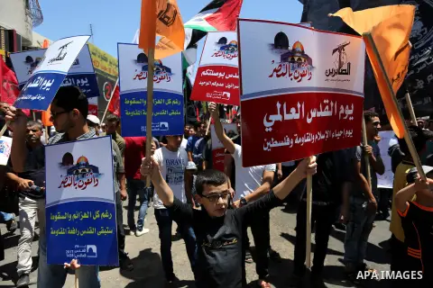Palestinians take part in a protest marking the annual al-Quds Day, or Jerusalem Day, following Friday prayer in Gaza city June 23, 2017. Photo by Ashraf Amra