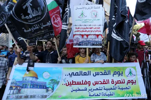 Palestinians take part in a protest marking the annual al-Quds Day, or Jerusalem Day, following Friday prayer in Gaza city June 23, 2017. Photo by Ashraf Amra