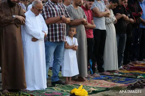 Palestinian Muslims perform Eid al-Fitr prayers in Gaza City June 25, 2017. Eid al-Fitr marks the end of Muslim's holy fasting month of Ramadan when faithfuls abstain from eating, drinking, smoking and sexual activities...