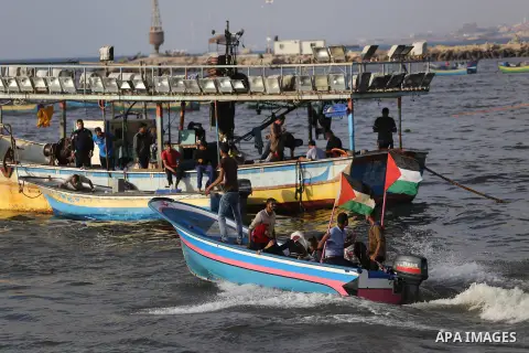 Palestinians celebrate on the second day of Eid al-Fitr holiday which marks the end of the Muslim holy month of Ramadan at the seaport of Gaza city June 26, 2017. Photo by Mohammed Asad