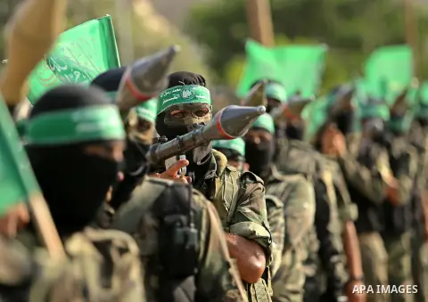Palestinian Hamas militants take part in a military show against Israel's newly-installed security measures at the entrance to the al-Aqsa mosque compound, in Khan Younis, in the southern Gaza Strip July 20, 2017. Photo...