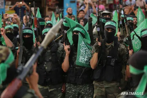 Palestinian Hamas militants take part in a military show against Israel's newly-installed security measures at the entrance to the al-Aqsa mosque compound, in Khan Younis, in the southern Gaza Strip July 20, 2017. Photo...
