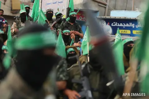 Palestinian Hamas militants take part in a military show against Israel's newly-installed security measures at the entrance to the al-Aqsa mosque compound, in Khan Younis, in the southern Gaza Strip July 20, 2017. Photo...