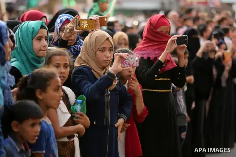 Palestinian Hamas militants take part in a military show against Israel's newly-installed security measures at the entrance to the al-Aqsa mosque compound, in Khan Younis, in the southern Gaza Strip July 20, 2017. Photo...
