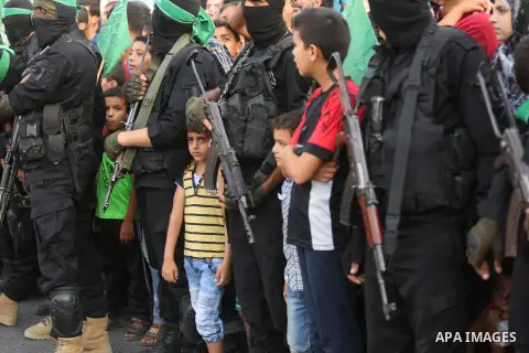 Palestinian Hamas militants take part in a military show against Israel's newly-installed security measures at the entrance to the al-Aqsa mosque compound, in Khan Younis, in the southern Gaza Strip July 20, 2017. Photo...
