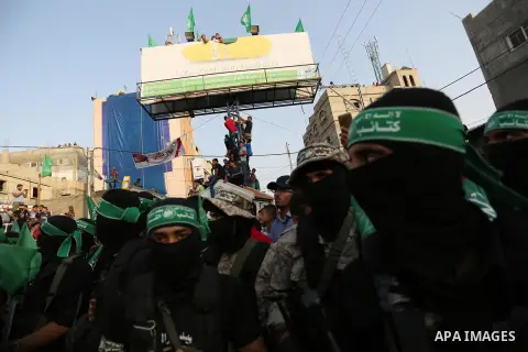 Palestinian Hamas militants take part in a military show against Israel's newly-installed security measures at the entrance to the al-Aqsa mosque compound, in Khan Younis, in the southern Gaza Strip July 20, 2017. Photo...