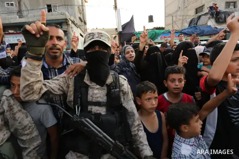 Palestinian Hamas militants take part in a military show against Israel's newly-installed security measures at the entrance to the al-Aqsa mosque compound, in Khan Younis, in the southern Gaza Strip July 20, 2017. Photo...