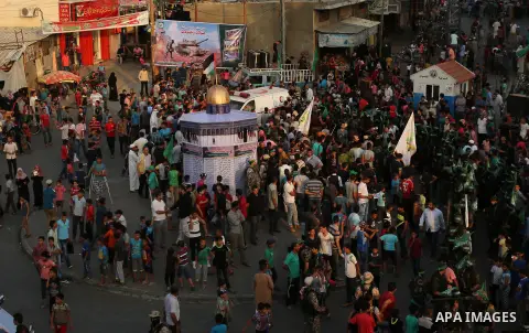 Palestinian Hamas militants take part in a military show against Israel's newly-installed security measures at the entrance to the al-Aqsa mosque compound, in Khan Younis, in the southern Gaza Strip July 20, 2017. Photo...