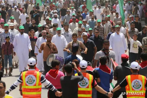 Palestinian supporters of Hamas movement and Islamic Jihad take part in a protest against the recent closure of the Al-Aqsa Mosque compound by Israel, in Jabalia refugee camp in the northern Gaza strip, on July 23, 2017....