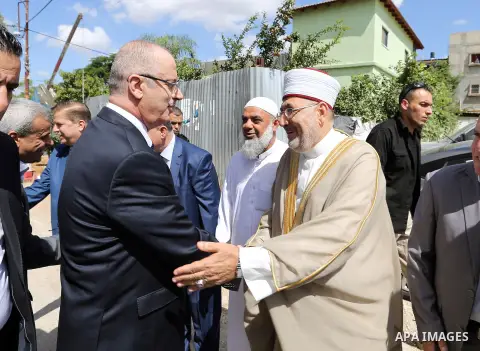 Palestinian Prime Minister Rami Hamdallah visits Darwish Nazal governmental hospital in the West Bank city of Qalqilya, on July 29, 2017. Photo by Prime Minister Office