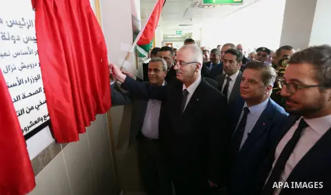 Palestinian Prime Minister Rami Hamdallah visits Darwish Nazal governmental hospital in the West Bank city of Qalqilya, on July 29, 2017. Photo by Prime Minister Office