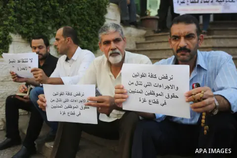 Palestinians, employed by the Palestinian Authority take part in a protest demanding their salaries in Gaza city on August 1, 2017. Photo by Mohammed Asad