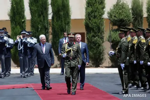 Jordan's King Abdullah II and Palestinian president Mahmud Abbas observes the honor guard during a visit in the West Bank city of Ramallah on August 7, 2017. Jordan's King began a rare visit to the occupied West Bank to...