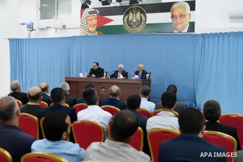 Palestinian President Mahmoud Abbas meets with Palestinian teachers who will be send to Kuwait, in the West Bank city of Ramallah, on August 12, 2017. Photo by Osama Falah
