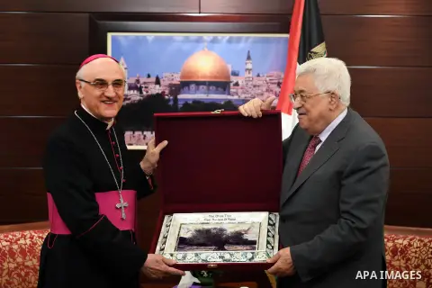 Palestinian President Mahmoud Abbas meets with the Apostolic Nuncio in Jerusalem, at his headquarter, in the West Bank city of Ramallah, on August 16, 2017. Photo by Thaer Ganaim