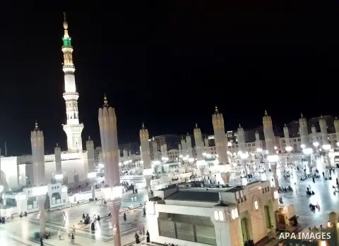 Muslims pilgrims visit the tomb of Prophet Mohammad at Al-Masjid al-Nabawi (The Mosque of the Prophet) after their duty of pilgrimage in the holy city of Medina, Saudi Arabia Sept. 11, 2017. Photo by Mohammed Hassan