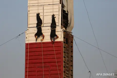 Palestinian militants of al-Nasser Salah al-Deen Brigades, the military wing of the Popular Resistance Committees, take part in a training exercise in Khan Younis in the southern Gaza Strip on September 19, 2017. Photo b...