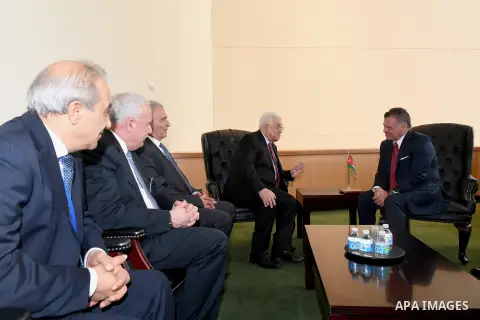 Palestinian President Mahmoud Abbas meets with Jordanian King Abdullah II in New York City, U.S. on September 19, 2017. Photo by Osama Falah