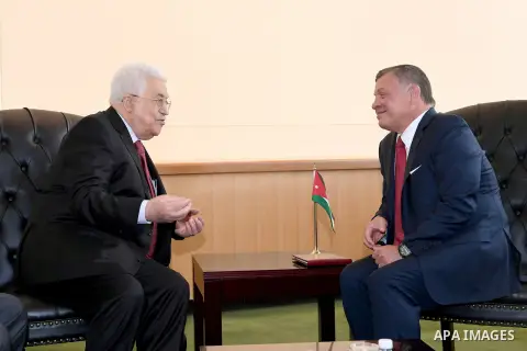 Palestinian President Mahmoud Abbas meets with Jordanian King Abdullah II in New York City, U.S. on September 19, 2017. Photo by Osama Falah