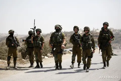 Israeli soldiers patrol during a protest by Palestinians against closure of a road south of the West Bank city of Hebron September 22, 2017. Photo by Wisam Hashlamoun