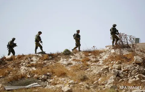 Israeli soldiers patrol during a protest by Palestinians against closure of a road south of the West Bank city of Hebron September 22, 2017. Photo by Wisam Hashlamoun