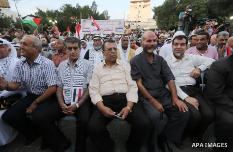 Palestinians participate in a rally to say "Thank" to Egypt for its support for Palestinian reconciliation, in Gaza city on September 25, 2017. Photo by Mohammed Asad