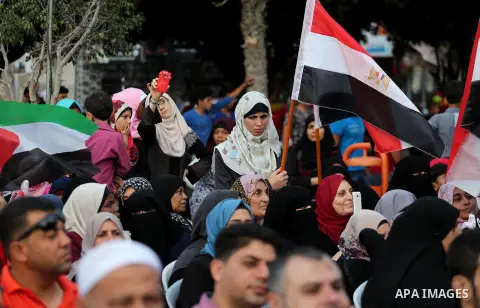 Palestinians wave the Egyptian flags during a rally to say "Thank" to Egypt for its support for Palestinian reconciliation, in Gaza city on September 25, 2017. Photo by Mohammed Asad