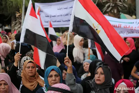 Palestinians wave the Egyptian flags during a rally to say "Thank" to Egypt for its support for Palestinian reconciliation, in Gaza city on September 25, 2017. Photo by Mohammed Asad