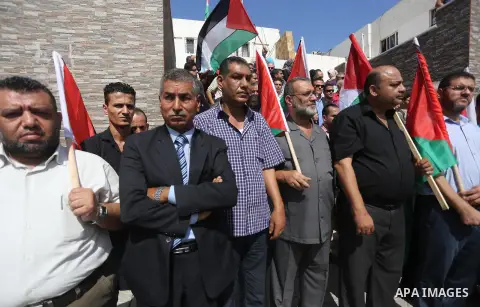 Palestinian journalists take part in a rally to support of the Palestinian reconciliation, in front of the legislative council in Gaza city, on September 26, 2017. Photo by Mohammed Asad