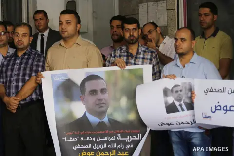 Palestinian Journalists take part in a protest against the arrest of journalists in the West Bank, in Gaza city, on September 28, 2017. Photo by Mohammed Asad