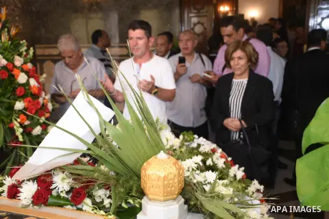 Egyptians visit the grave of former Egyptian President Gamal Abdel Nasser, on the occasion of the 46th anniversary of his death, in Cairo, on September 28, 2017. Photo by Amr Sayed